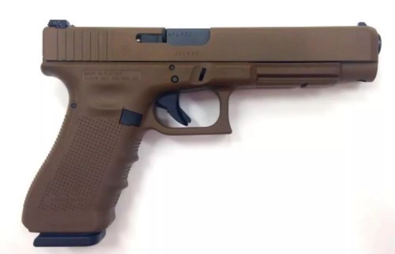 Glock G35 Gen4 40SW, Full Flat Dark Earth Finish, Rail, 3x15rd Mags