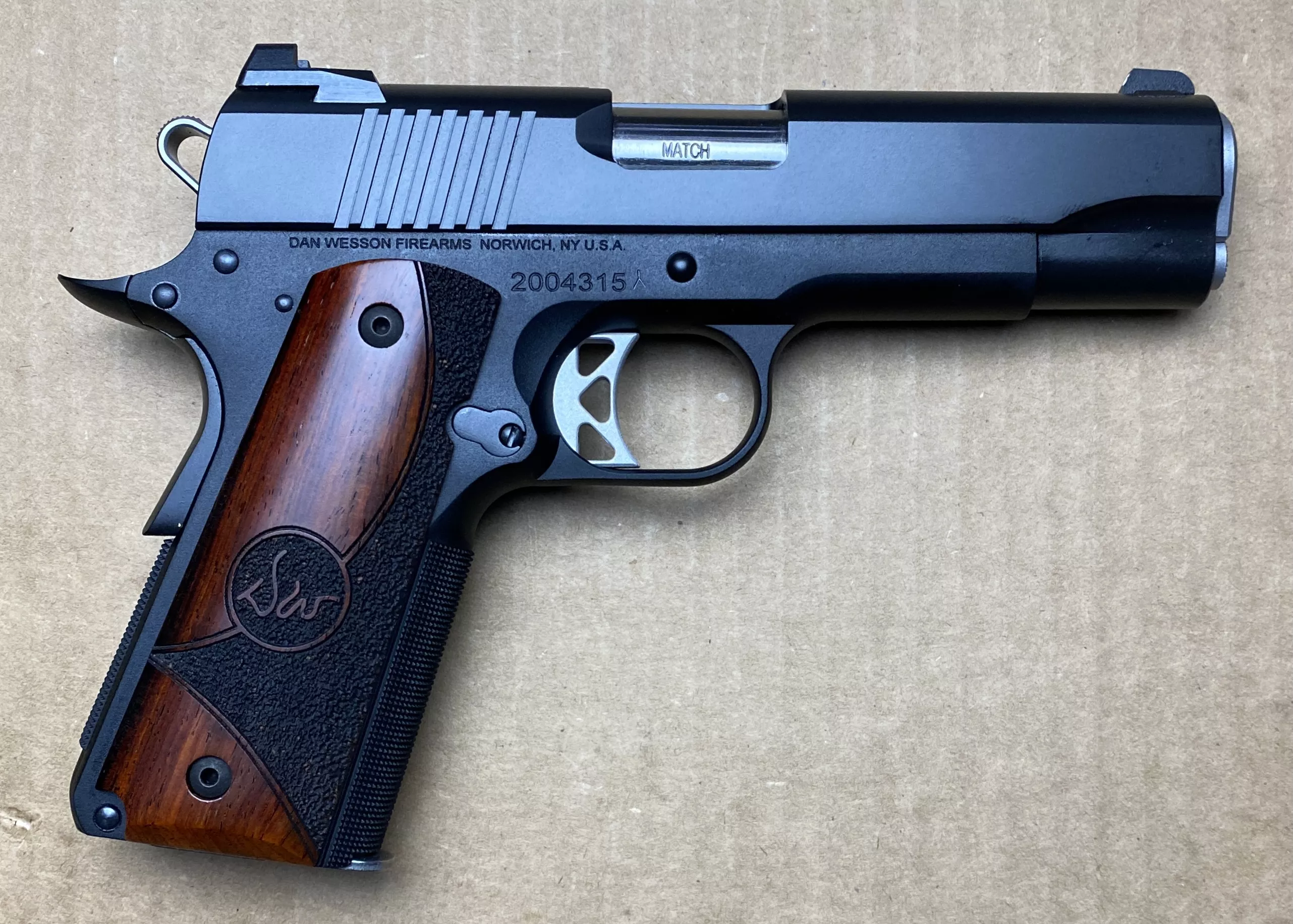Sample/Blem Dan Wesson Vigil 1911 9mm Commander 4.25" Barrel 01835